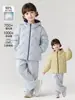 Chamarra de plumas para niños, estilo nuevo, 90% pluma de pato blanco, moderna para niños y niñas, adecuada para estudiantes de secundaria, ropa de invierno, con colores contrastantes y estampados, diseño con capucha