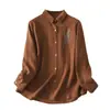 Toma real: Camisa de gasa de algodón de doble capa, artística y versátil, de manga larga, corte holgado, con detalles bordados y diseño de un solo botón, perfecta para la primavera.