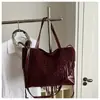 Bolsa de Mano con Borlas al por Mayor para Nicho, Bolso de Mano para Mujer 2026 Verano Nuevo Color Sólido Bolso de Hombro de Lujo Ligero Bolso Versátil para el Hombro