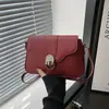 Bolsa Feminina Casual Cor Sólida 2025 Nova Retro Grande Capacidade Fecho de Metal Flip Bag Comutador Crossbody Axila