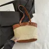 Bolsa de Tecido Casual de Grande Capacidade para Mulheres Verão 2026 Bolsa de Palha Bolsa de Praia para Férias na Costa Bolsa de Ombro Versátil para Roupas de Trabalho