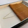 Collar de amor hueco de acero de titanio resistente a la decoloración para mujer, colgante de amor con diseño de nicho de lujo ligero, cadena de clavícula de temperamento versátil