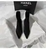 Botas femininas de camurça bico fino no tornozelo, novidade outono e inverno 2026 estilo francês salto grosso botas justas elásticas, sapatos de moda versáteis de salto alto
