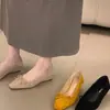Zapatos de tacón de cuña con punta cuadrada retro de gamuza Chuyuji, nuevo estilo primavera y otoño, zapatos de abuela con lazo para el trabajo para mujer, uso bidireccional
