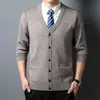 Tricô cardigã outono e inverno para homens de meia-idade e idosos, novo estilo 2024, suéter quente com barra canelada para pais