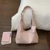 Bolsa Tote Rivet Casual para o Trabalho Nova Primavera Grande Capacidade Estilo Retrô Feminina de Alto Valor Ombro Único Sob o Braço