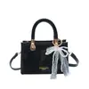 Bolsa de Design de Nicho Elegante de Alta Qualidade para Mulheres 2025 Nova Tendência Versátil Bolsa Transversal Moda Pequena Bolsa de Mão Quadrada
