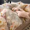 Juego de cuatro piezas de algodón puro cepillado grueso y cálido para otoño e invierno, totalmente de algodón, seguro para bebés, floral, ropa de cama amigable con la piel, funda de edredón, juego de ropa de cama