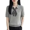 Camiseta de Tricô com Gola Reversível e Lenço de Seda Embelezado para Mulheres, Estilo Fino de Verão, Camiseta Top Emagrecedor Jacquard de Seda Gelada de Alta Qualidade