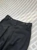 ¡Muy recomendable! ¡La textura es increíble! Súper estiliza~ El diseño de cintura plisada del pantalón de traje le da un aspecto de pierna recta, elegante y con caída