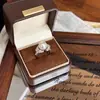 Anillo Cielo Estrellado de Diamantes Completos con Artesanía Elegante Estilo Francés, Lujo Ligero, Versátil, Elegante, Sensación de Alta Gama, Nuevo Modelo de Anillo