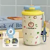 Nova caneca térmica e que mantém o frio, design de maçã arco-íris com ponto vermelho, um presente para meninas, portátil para uso ao ar livre, caneca de café estilosa para estudantes