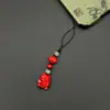 Suministro del Fabricante de Cadenas para Teléfono de Cinabrio Imitación, Colgantes de León Pequeño de Arena Roja de Imitación de Bajo Contenido, Dijes para Bolsos, Cadenas para Teléfono, Accesorios para Coche
