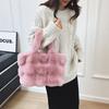 Bolsa de felpa cálida para mujer 2024 otoño e invierno nueva moda bolsa esponjosa bolsa de mano portátil gran capacidad esponjosa