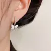Moda francesa dulce combinable con todo hebilla de oreja de concha mariposa perla para mujer exquisita ligera de lujo temperamento pendiente de alta gama venta al por mayor