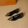 Sapatos Mary Jane de salto médio, salto bloco, para calçar sem cadarço, para mulheres, nova coleção primavera/outono, estilo francês, com fivela quadrada metálica, bico fino e abertura rasa