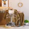 Conjunto Casual Estilo Coreano para Niños de 1 a 5 Años, Nuevas Llegadas de Otoño, Conjunto de Tres Piezas con Sudadera de Manga Larga con Cremallera y Letra 89, Moderno