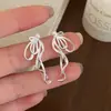 Pendientes Exquisitos, Compactos y Lindos para el Viaje Diario, Pendientes de Lujo Ligero, Gama Alta con Diseño de Moño, Pendientes de Diseño de Nicho de Moda y Versátiles para Mujer