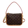Bolsas de Mano Nuevas de Primavera para Mujer, Versátiles y Elegantes, Adecuadas para Mujeres de Mediana Edad, Bolsos de Hombro, Bolsos de Madre, Bolsos Cruzados, Patrón Clásico, Lujo Ligero, Bolsos de Oficina