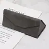 Estojo dobrável para óculos de couro de bezerro sintético com acabamento oleado, estojo para óculos de sol, óculos de sol, caixa dobrável triangular resistente à compressão, logotipo imprimível