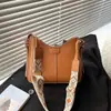2025 Bolsa Grande de Ombro Transversal Estilo Coreano Luxo Leve Moda Retrô Novo Design Simples de Cor Sólida com Alça Larga para Mulheres