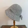 Sombrero de Pescador de Punto con Lazo y Abertura Trasera Estilo Japonés Sombrero de Cubo Liso Retro Versátil Adelgazante para Rostro Sombrero de Cubo Cálido para Mujer