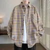 Nova Camisa Masculina de Xadrez de Manga Longa Outono 2026, Moda Tendência com Design Único de Etiqueta Colorida, Camisa Casual para Homens