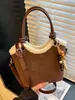 Bolso Cubo Helado Retro de Felpa con Combinación de Colores para Mujer 2025 Otoño Nueva Moda Versátil Estilo Extranjero Bolso de Hombro Cruzado Único