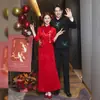 Conjunto de Qipao Modificado Estilo Chino Rojo Brillante Cuello Alto Botón de Rana Borla Manga Larga Top Ajustado Falda Larga de Sirena Atuendo para Banquete de Bodas Falda