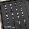 Nuevos y modernos aretes de cruz con diamantes completos Jiuhan para mujer, ear cuffs de acero de titanio de nicho, populares tachuelas de hueso de la oreja de alta gama