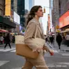 Bolso Tejido Francés Color-Blocking Primavera Verano para Mujer 2026 Nuevo Estilo Bolso de Hombro Tipo Cesta con Patrón Hueco Bolso Tote Ligero