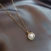 Colar feminino de luxo banhado a prata com pingente de pérola incrustada de diamantes, design de nicho de celebridade da Internet, corrente de clavícula sem queda