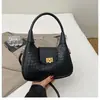 Moda de Inverno 2025 Textura Bolsa Satchel Bolsa Meia-Lua Popular Elegante Diária Prática Bolsa de Ombro Bolsa Transversal