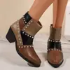 Botas de cavaleiro de salto alto plus size transfronteiriças, novo modelo outono 2026, salto grosso, bico fino vintage, botas femininas estilo britânico Martin