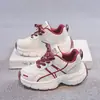 Tênis Feminino 2026 Primavera e Outono Novo Estilo Sapatos Pai para Crianças Sola Macia Antiderrapante Tênis Casuais para Corrida para Crianças Maiores Versátil