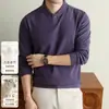Nueva colección Otoño/Invierno 2026 para hombre: una sudadera base suave, cálida y elegante hecha con una mezcla de seda, lana y terciopelo alemán, con un diseño de un solo botón
