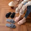 Nuevo Estilo Productos de Importación Directa Tela de Velcro Rayada Pantuflas de Algodón Invierno Antideslizantes Suela Suave Pareja Hogar Pantuflas de Interior