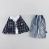 Conjunto de ropa de otoño para bebé, ropa elegante para niños y niñas de primavera y otoño, conjunto de tres piezas con capucha a cuadros, nueva ropa para niños 2026