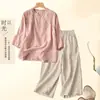 Camisa artística vintage de algodón y lino bordada de manga tres cuartos, conjunto de dos piezas para el verano para madres, top de color liso y pantalones de pierna ancha para mujer