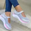 Comercio exterior transfronterizo 2026 nuevos zapatos casuales para mujer, suela gruesa, tejido fly-knit transpirable, velcro, malla casual, talla grande, zapatos para mujer
