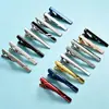 Set de 16 piezas de clips para corbata para Amazon transfronterizo, clips para corbata coloridos a rayas, clips creativos tallados a cuadros para camisa