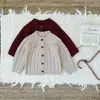 Roupas Infantis Cutemily Outono e Inverno Conjunto Vermelho Suéter Top Crochê à Mão Retrô + Saia Plissada Conjunto de 2 Peças