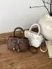 Bolso de Mano de Diseño de Alta Gama Transfronterizo de Nicho Elegante para Mujer Modelo Nuevo 2026 Lujo Ligero Versátil Moda Tendencia Bolso Cruzado