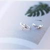 Brincos de pino de prata esterlina brincos de clipe de orelha femininos S925 brincos de pino de folha fresca e macia temperamento Coreia do Sul personalidade simples