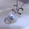 Colgante de Plata de Ley S925 Transfronterizo Europeo y Americano Multiusos Doble C Doble Zircón Colgante de Perla de Agua Dulce con Forma Irregular