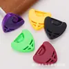 Caja de púas de guitarra corazón de amor caja de púas de color A010A-G tamaño caja de púas triangular accesorios para guitarra lote
