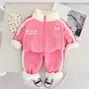 Estilo Novo de Inverno Meninos e Meninas Veludo Gola Alta Zíper Camisa Combinação de Cores Manga Longa Roupa Aconchegante para Bebês e Crianças Conjunto de Duas Peças