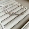 Pulseira Aberta Europeia e Americana Transfronteiriça de Zircônia Cravejada de Diamantes Pulseira Elegante de Alto Nível de Luxo Leve Nicho Versátil Joias da Moda para Mulheres
