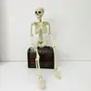 Esqueleto de Halloween simulação plástico esqueleto humano decoração de esqueleto pingente adereços esqueleto pode ficar articulação móvel