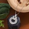 Nuevos Productos Europeos y Americanos 2025 Aliexpress Moda Lujo Ligero Elegante Collar Redondo con Colgante de Corazón Completamente Incrustado de Diamantes Zirconia para Mujer